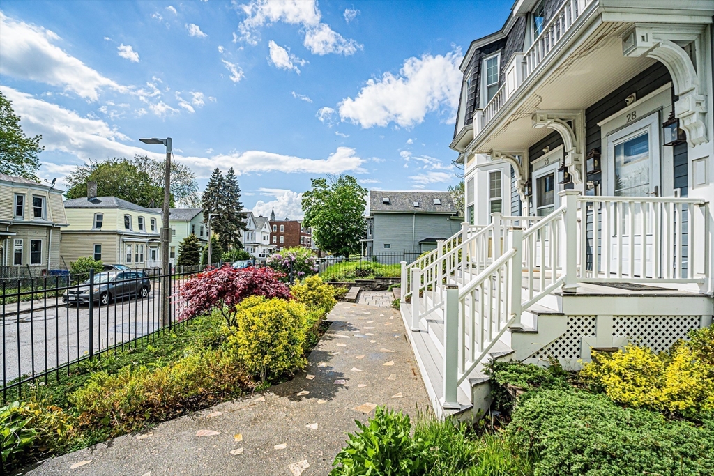 28 Woodbine St