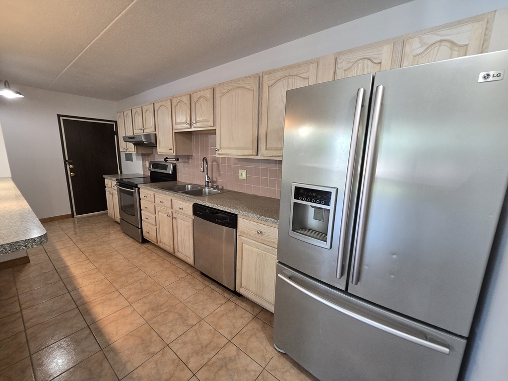 17 Skyline Dr # 3