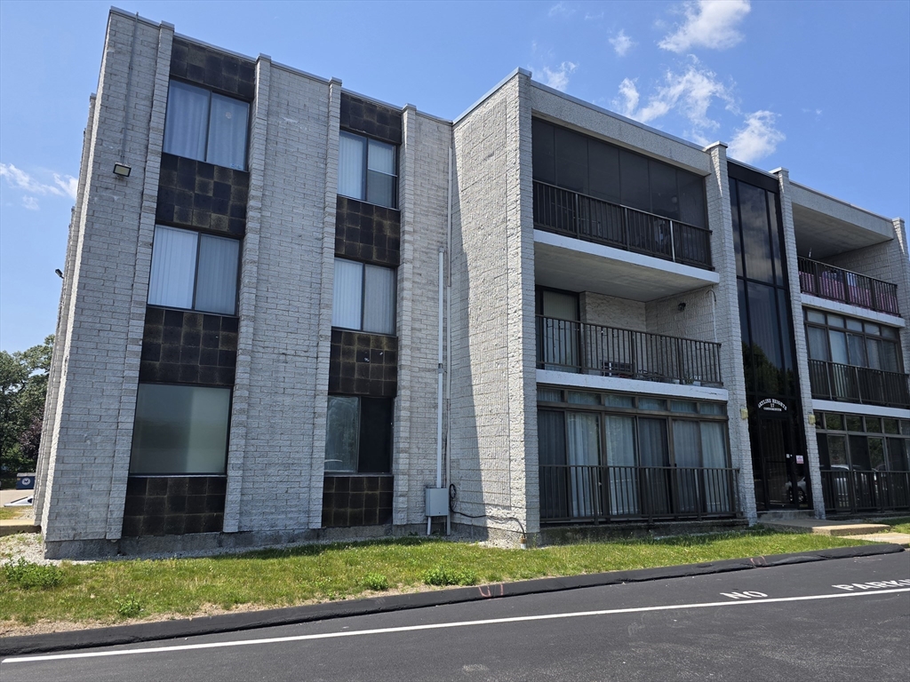 17 Skyline Dr # 3