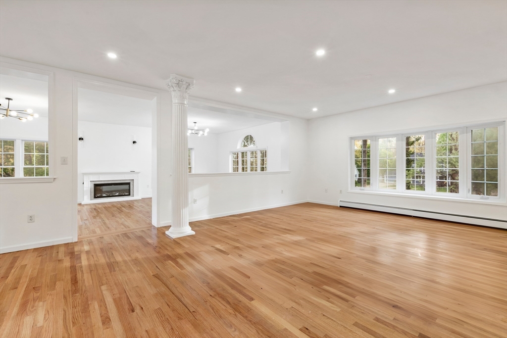 24 Bates St