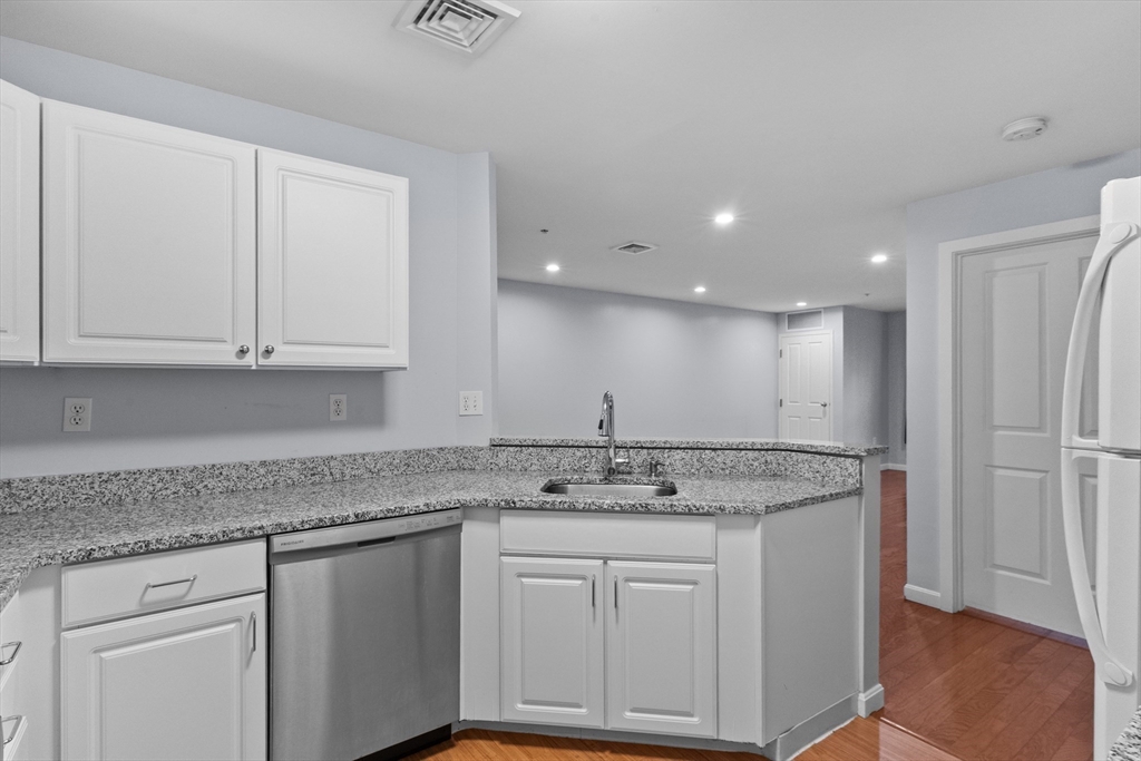30 Franklin St # 105