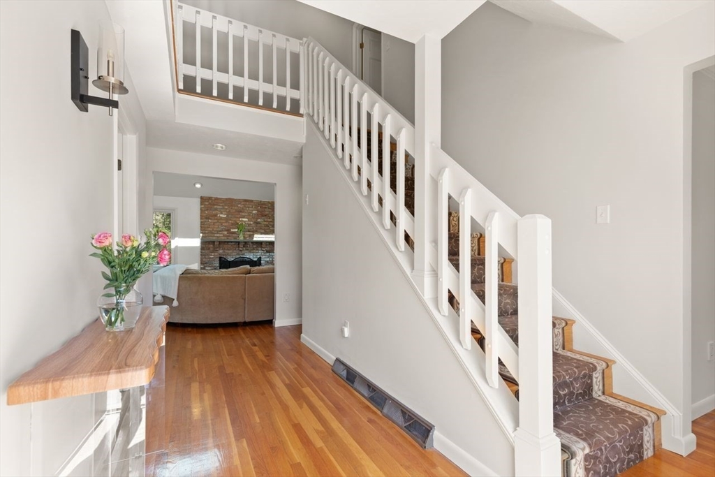 17 Niantic Rd