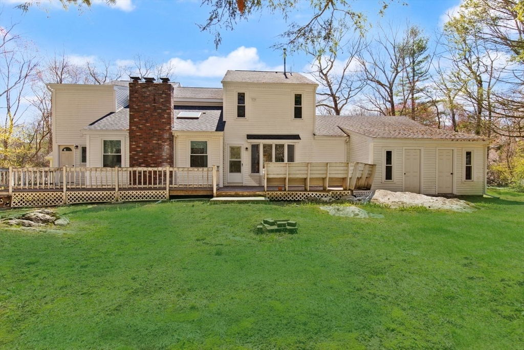 17 Niantic Rd