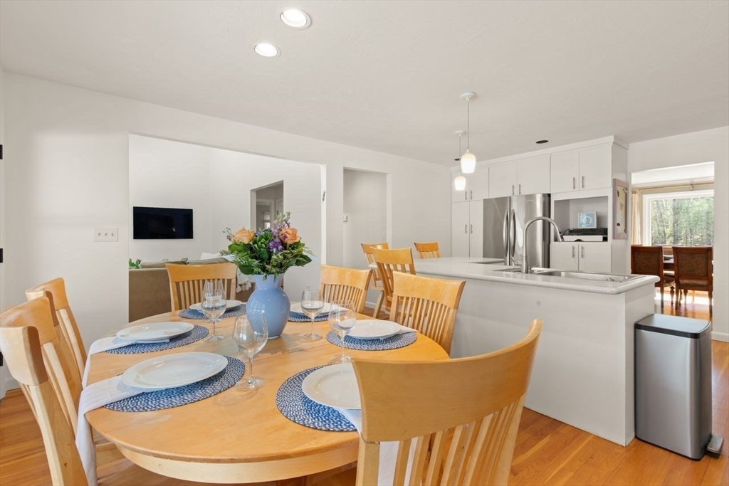 17 Niantic Rd