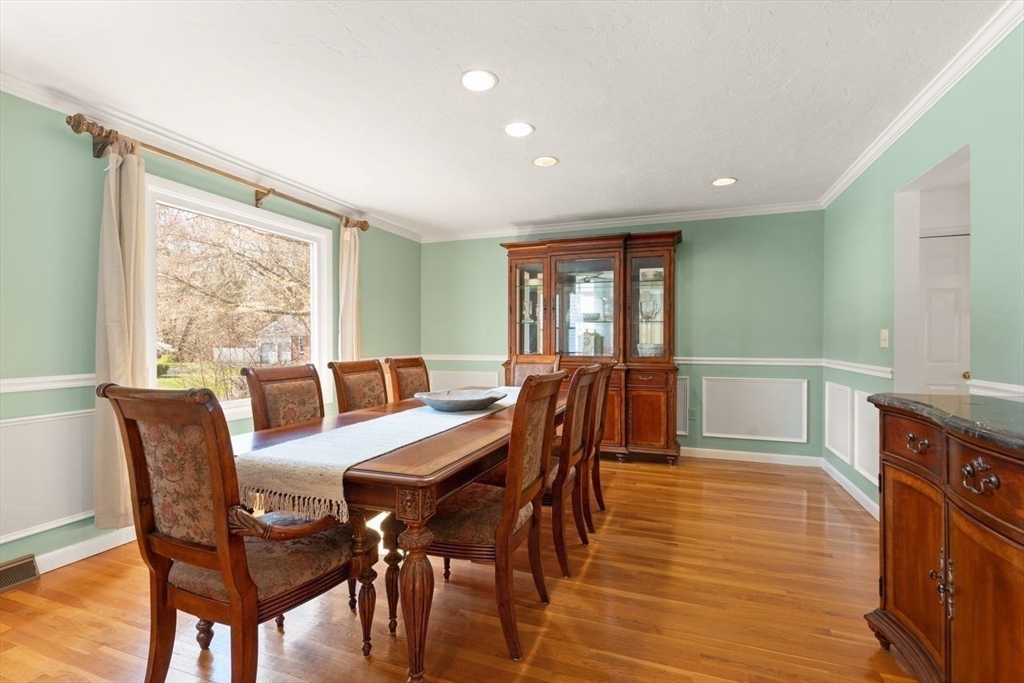 17 Niantic Rd