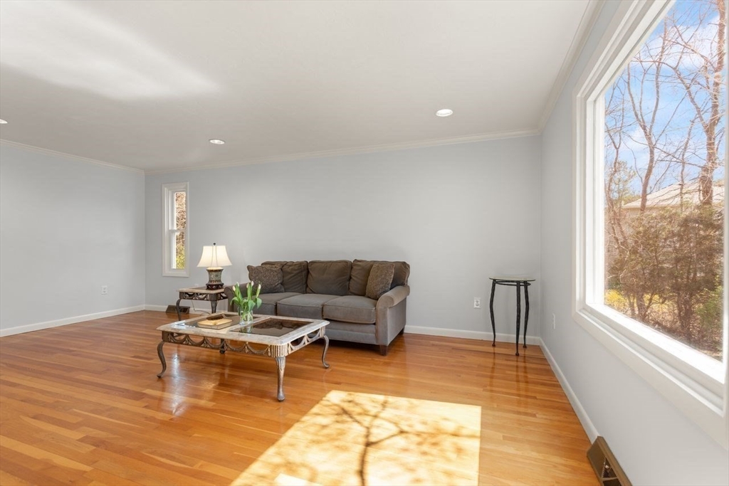 17 Niantic Rd