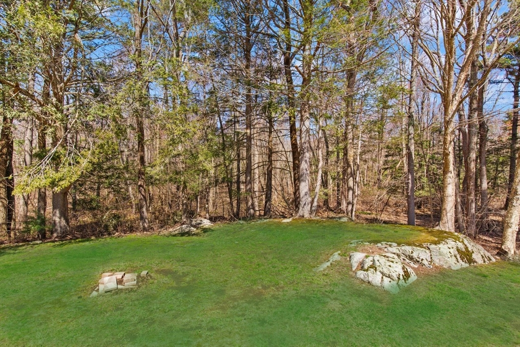 17 Niantic Rd