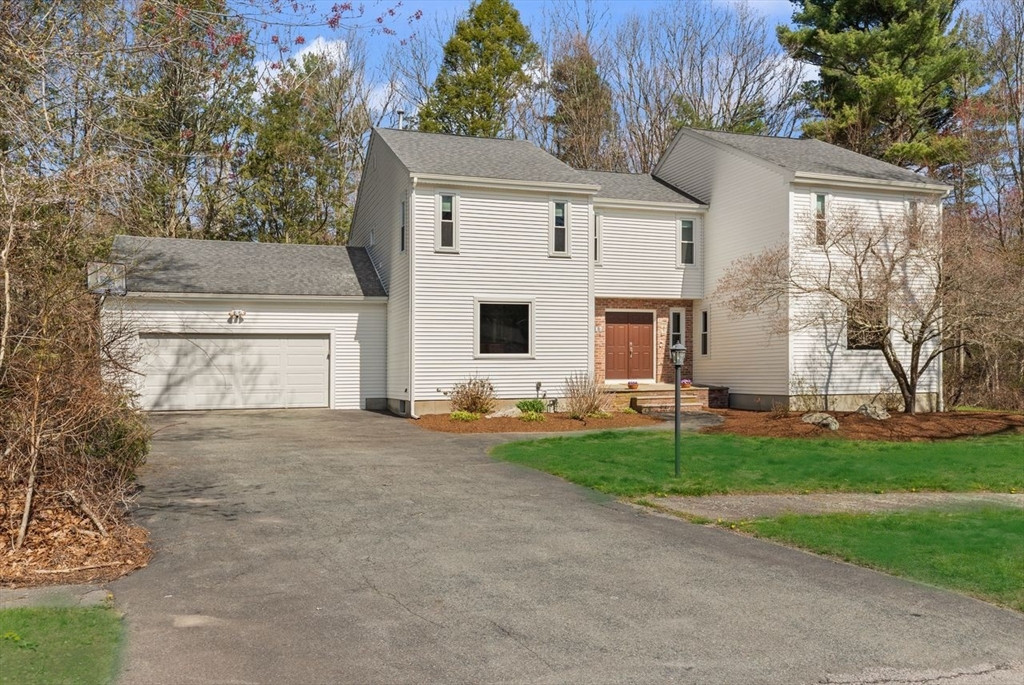 17 Niantic Rd
