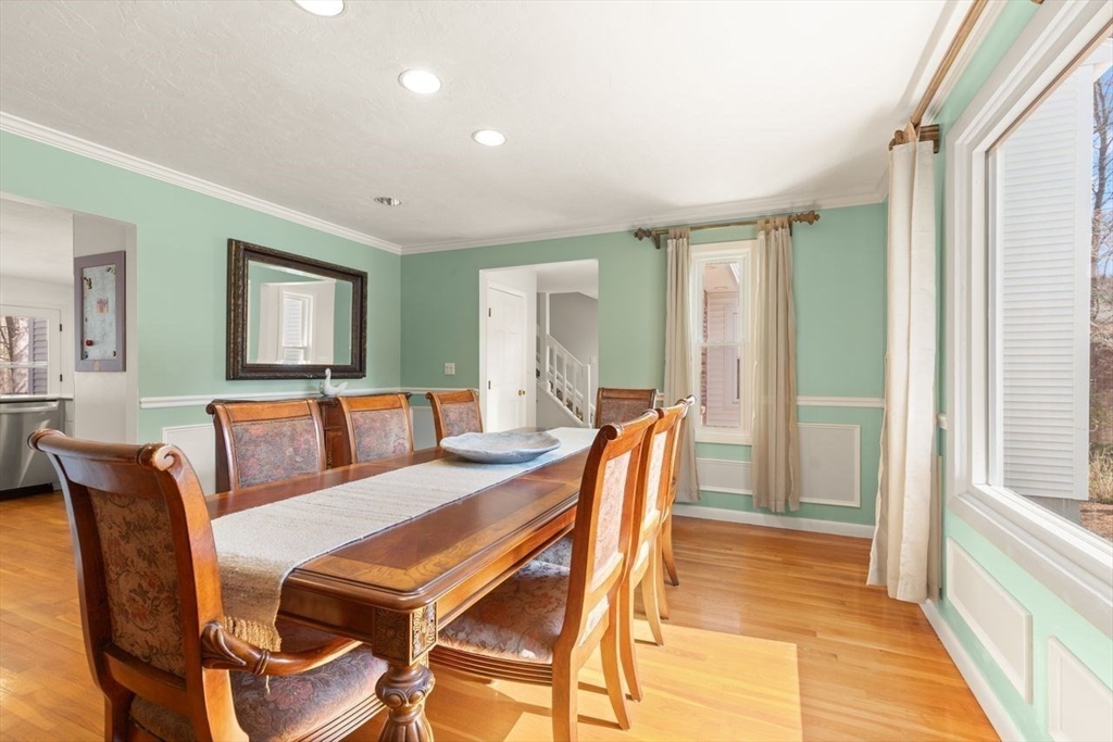 17 Niantic Rd