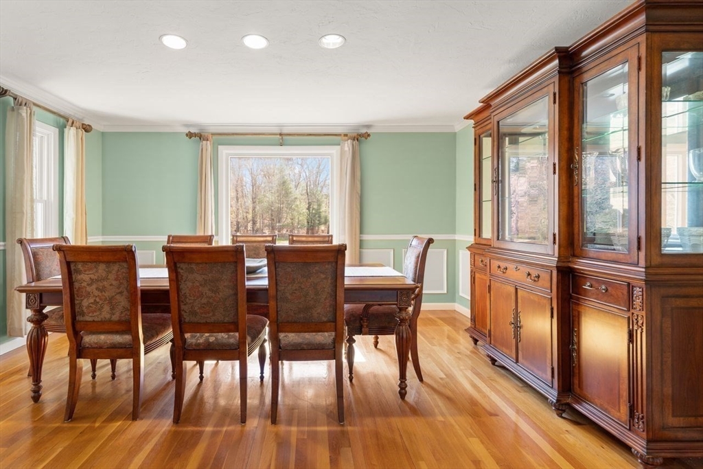 17 Niantic Rd