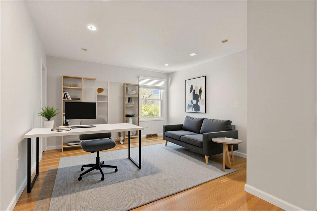 17 Niantic Rd