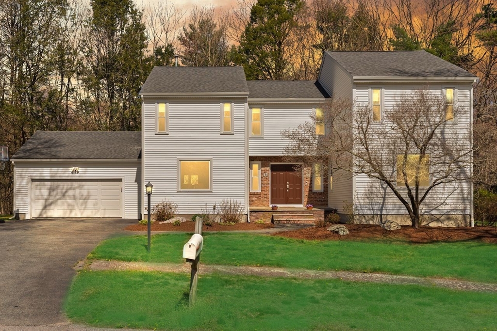 17 Niantic Rd
