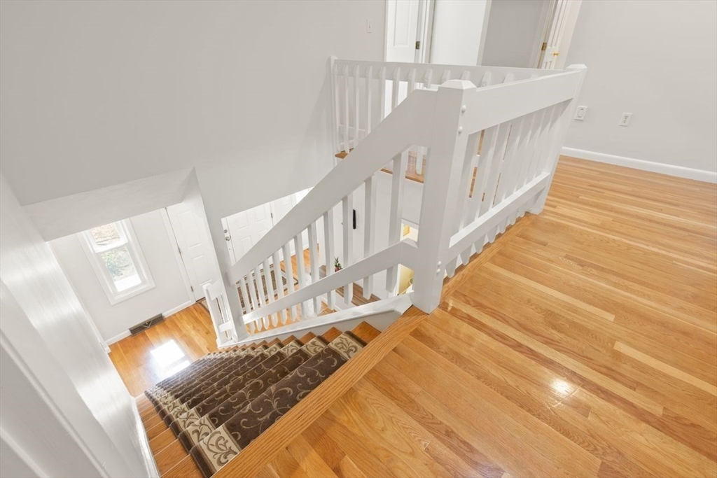 17 Niantic Rd