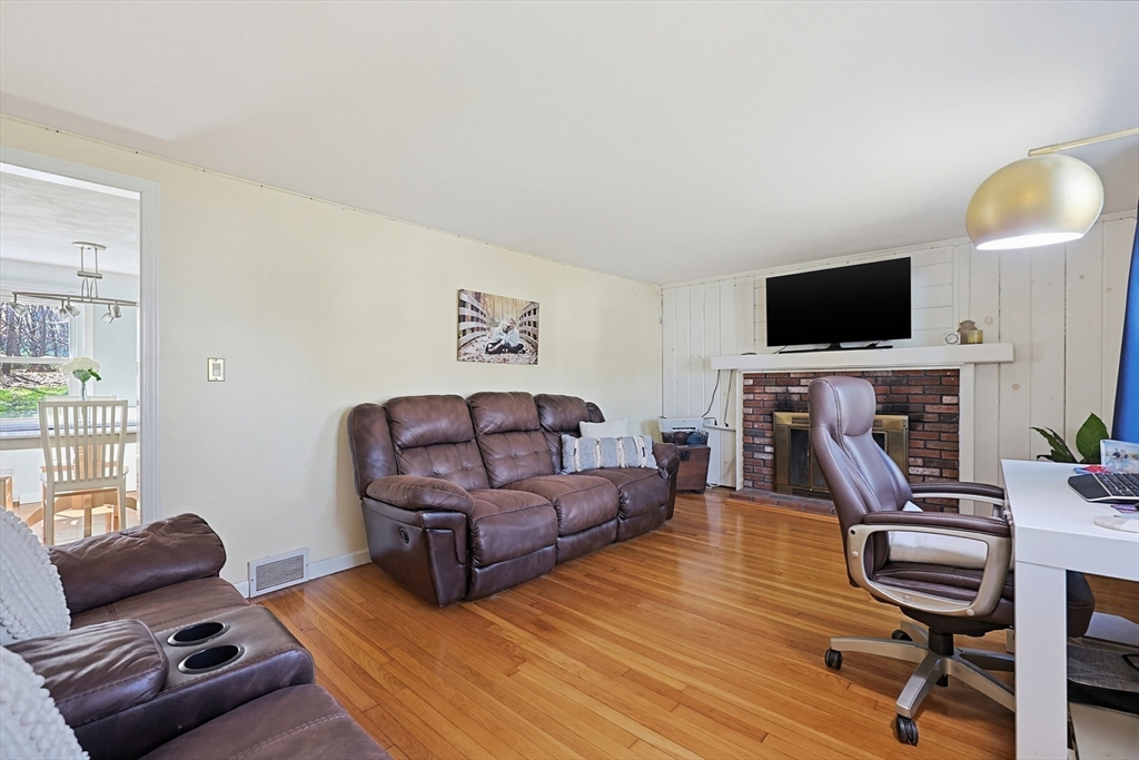 6 Hillside Road
