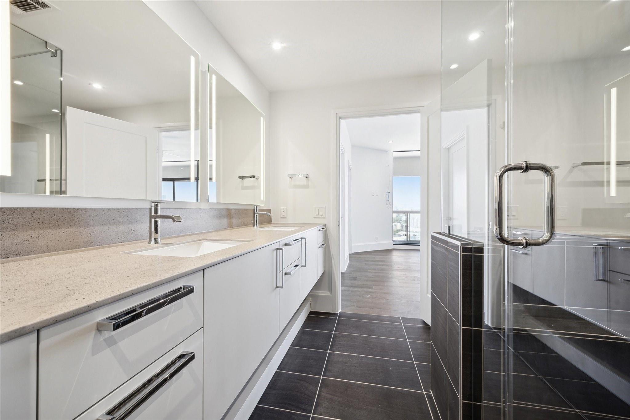 1701 Hermann Drive Drive Unit: 27CE