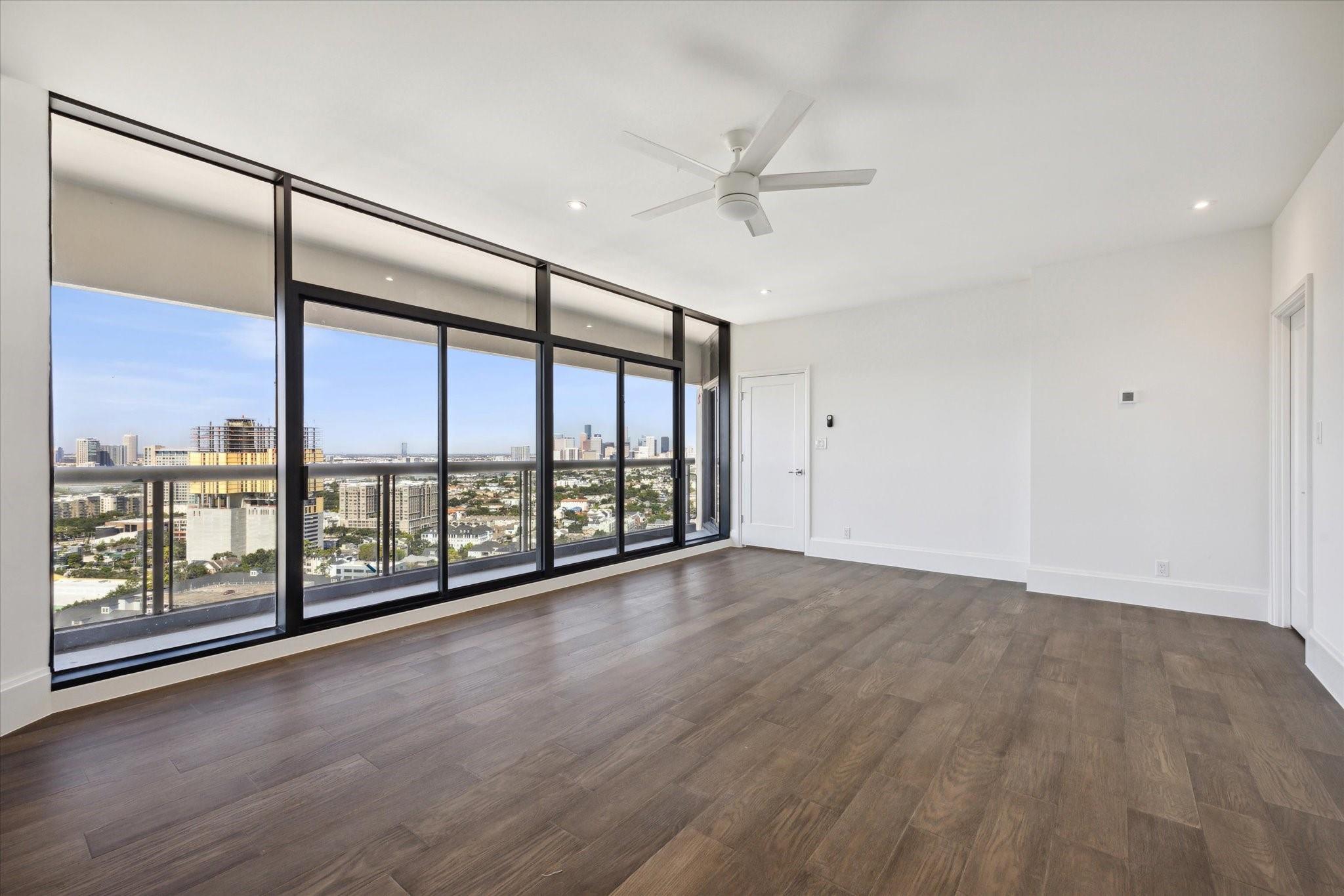 1701 Hermann Drive Drive Unit: 27CE