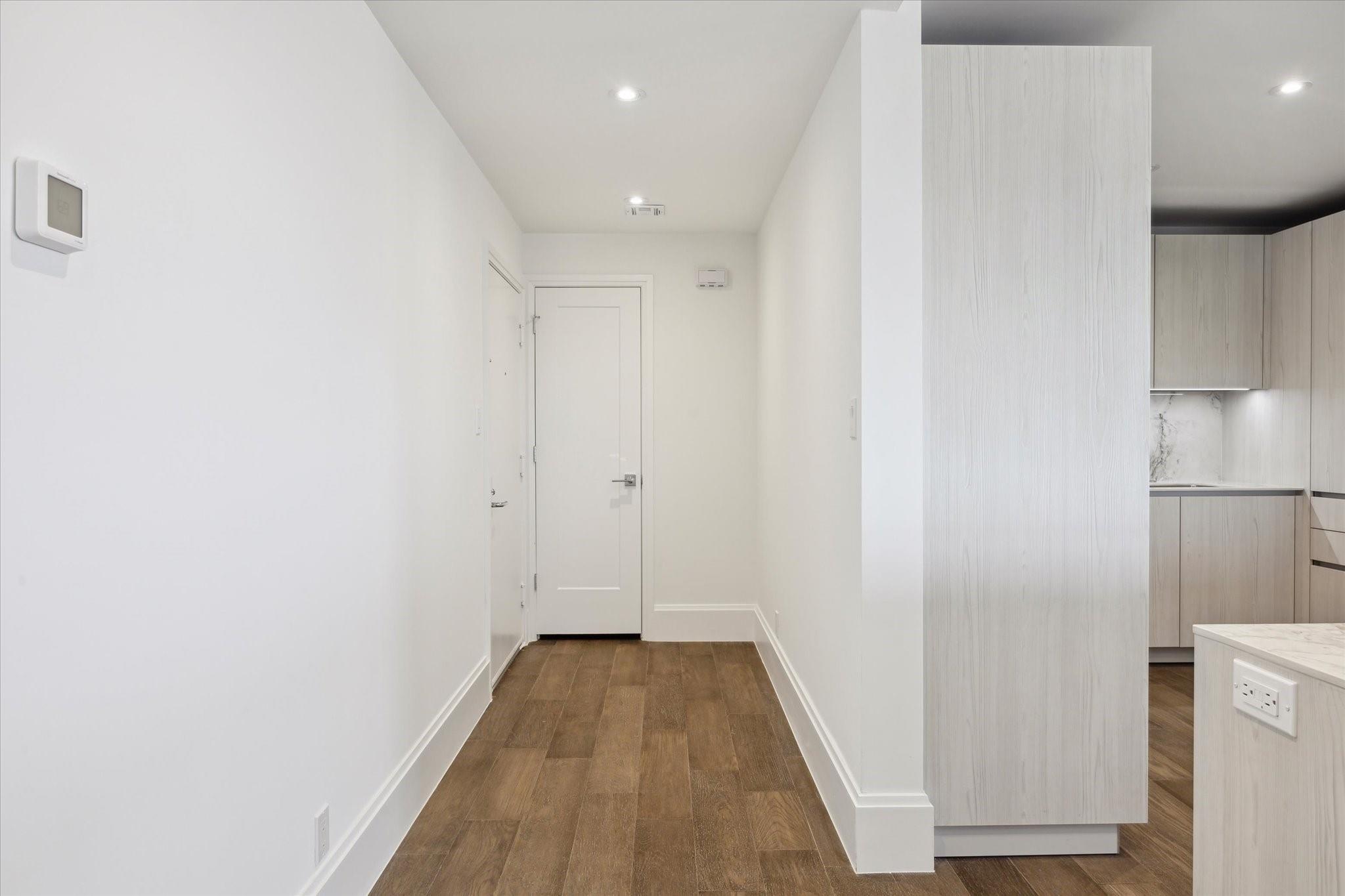 1701 Hermann Drive Drive Unit: 27CE