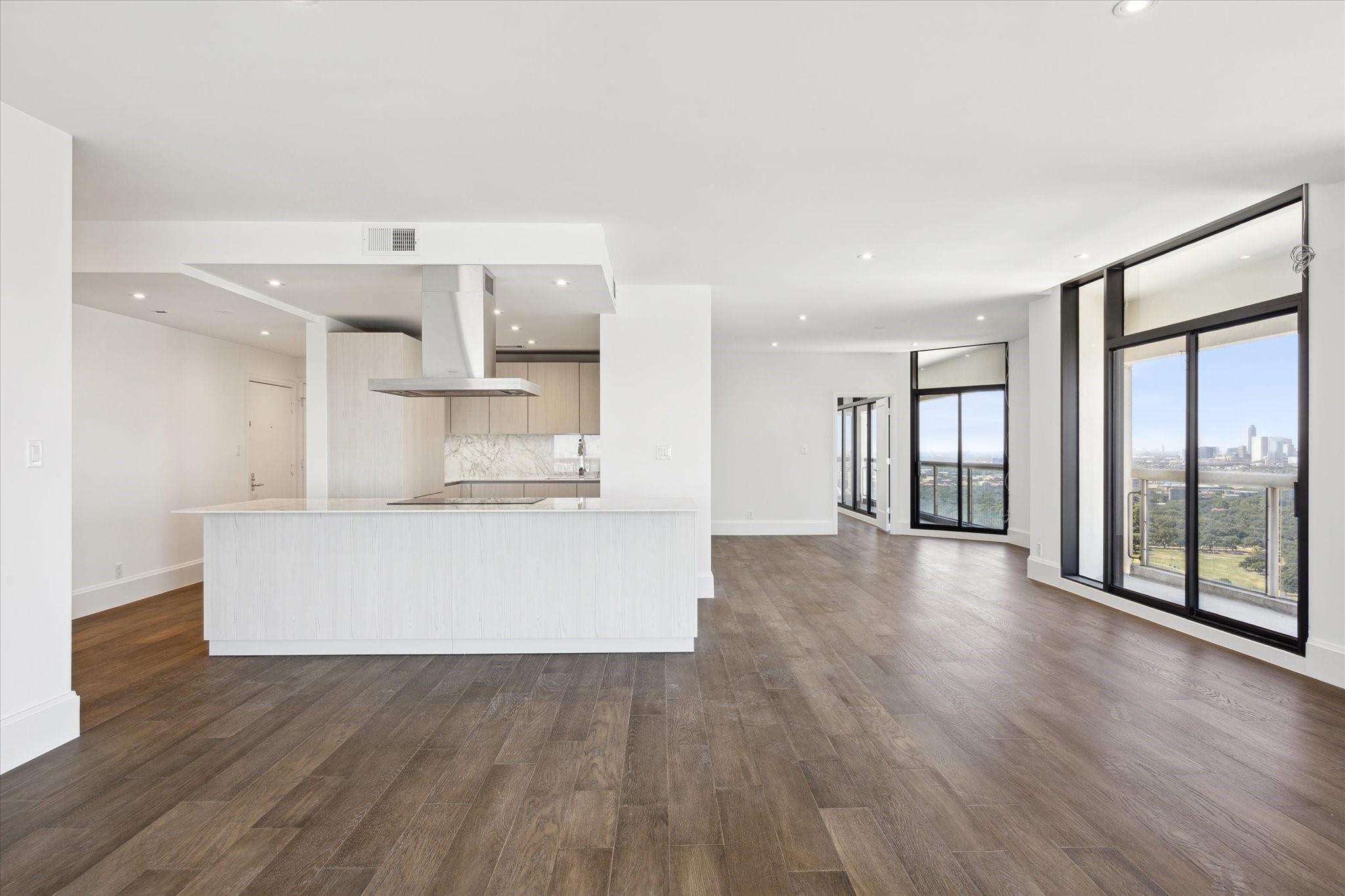 1701 Hermann Drive Drive Unit: 27CE
