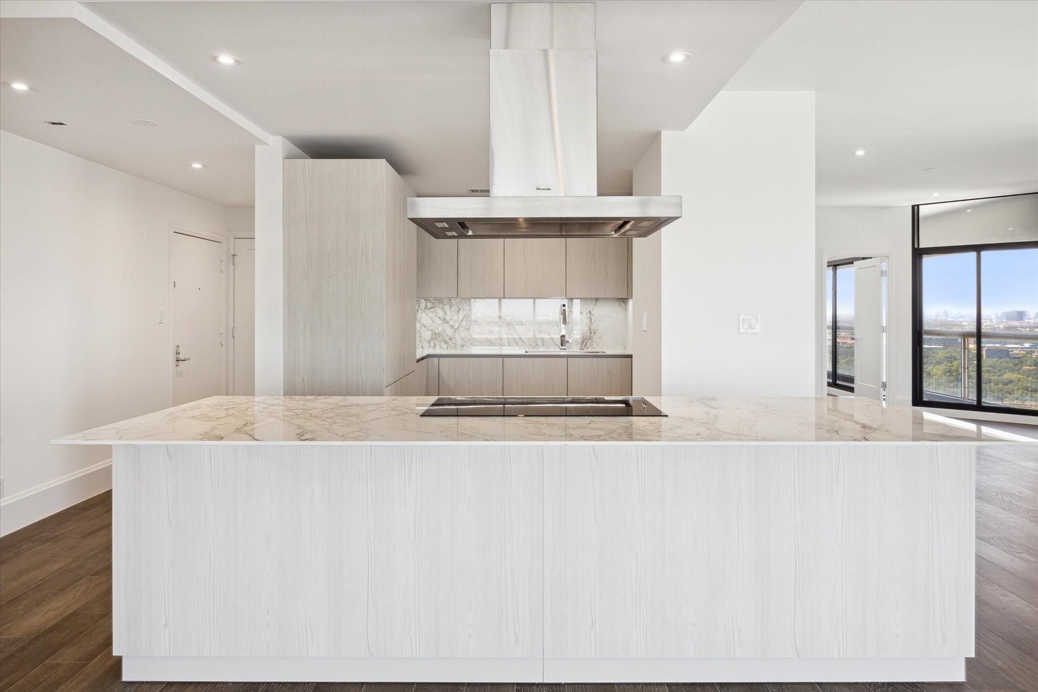 1701 Hermann Drive Drive Unit: 27CE