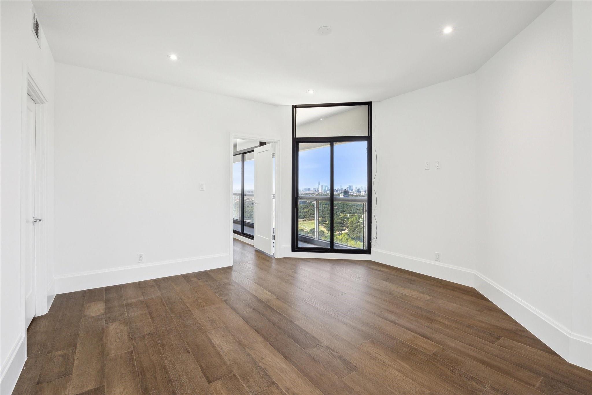 1701 Hermann Drive Drive Unit: 27CE