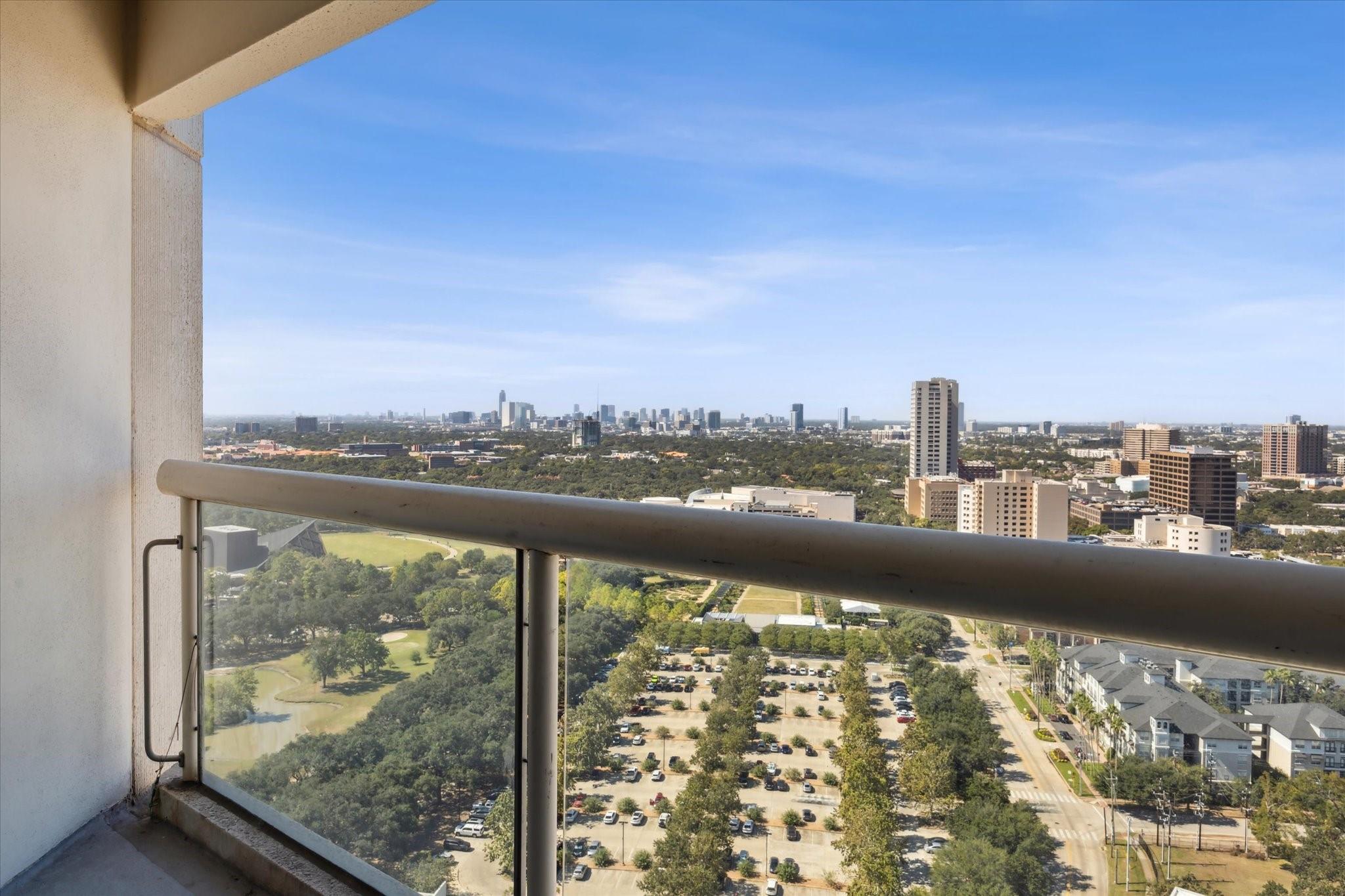 1701 Hermann Drive Drive Unit: 27CE