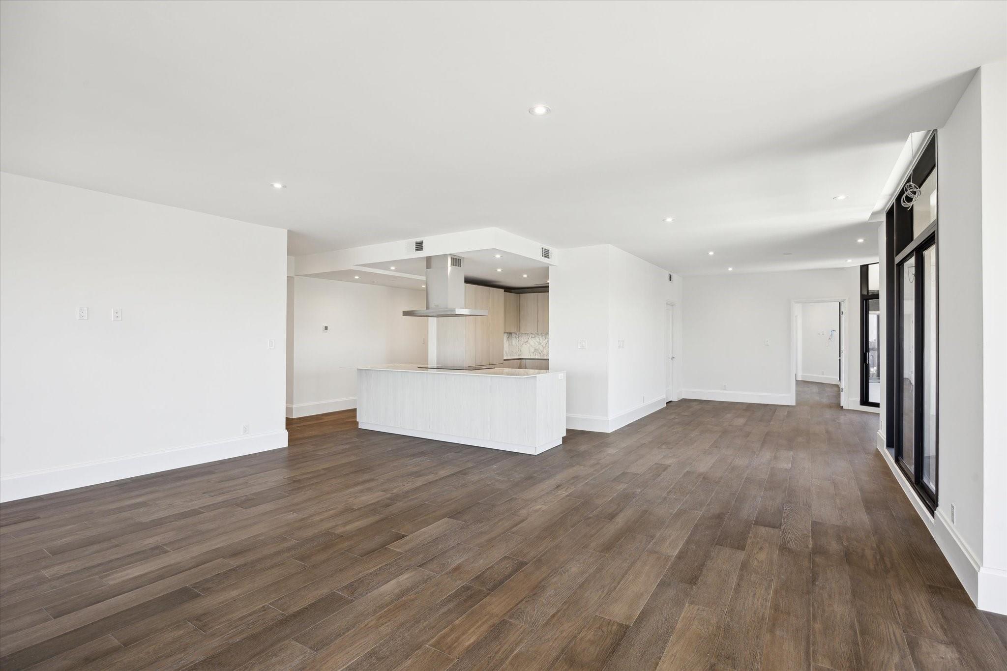 1701 Hermann Drive Drive Unit: 27CE