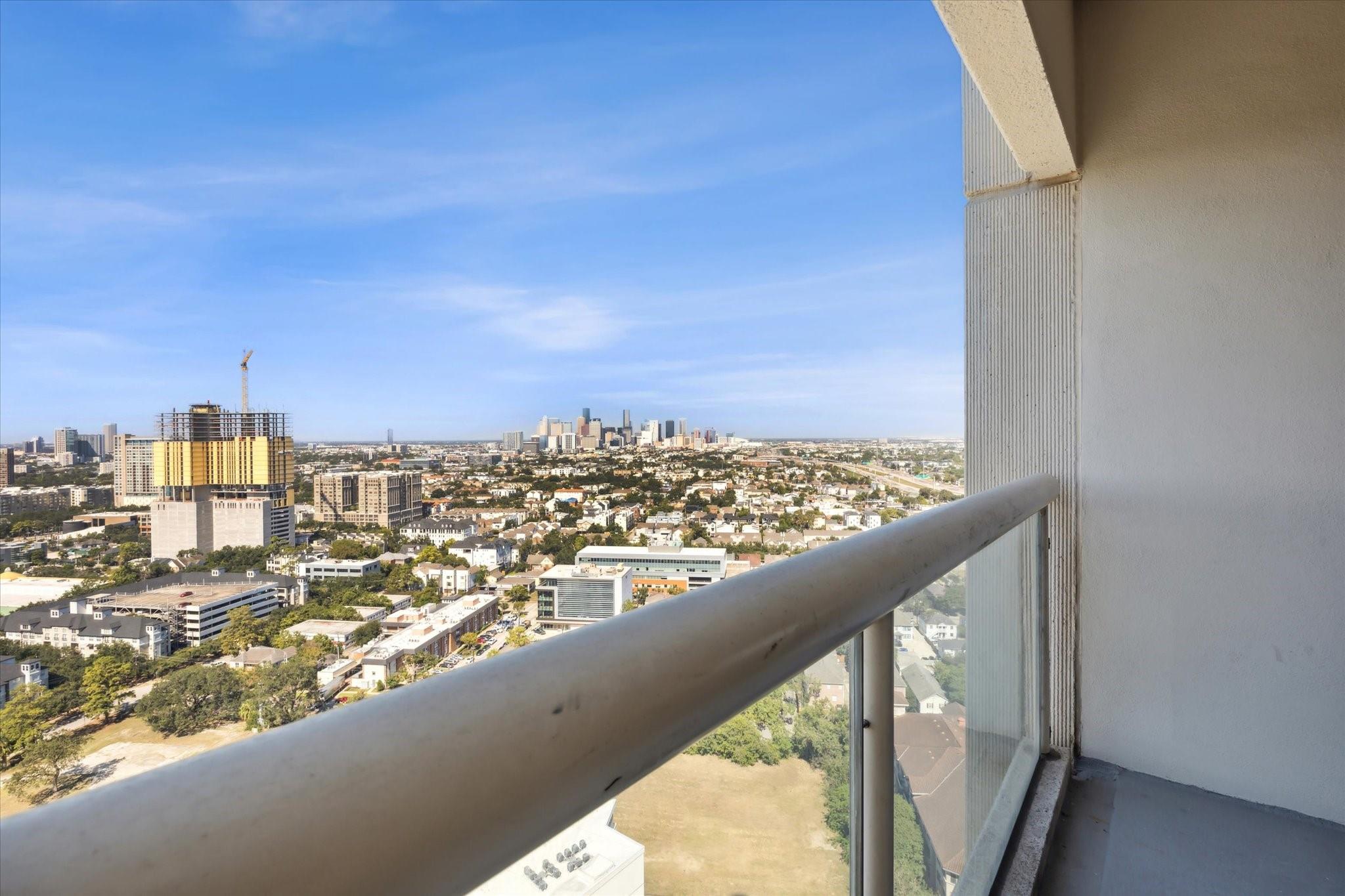 1701 Hermann Drive Drive Unit: 27CE