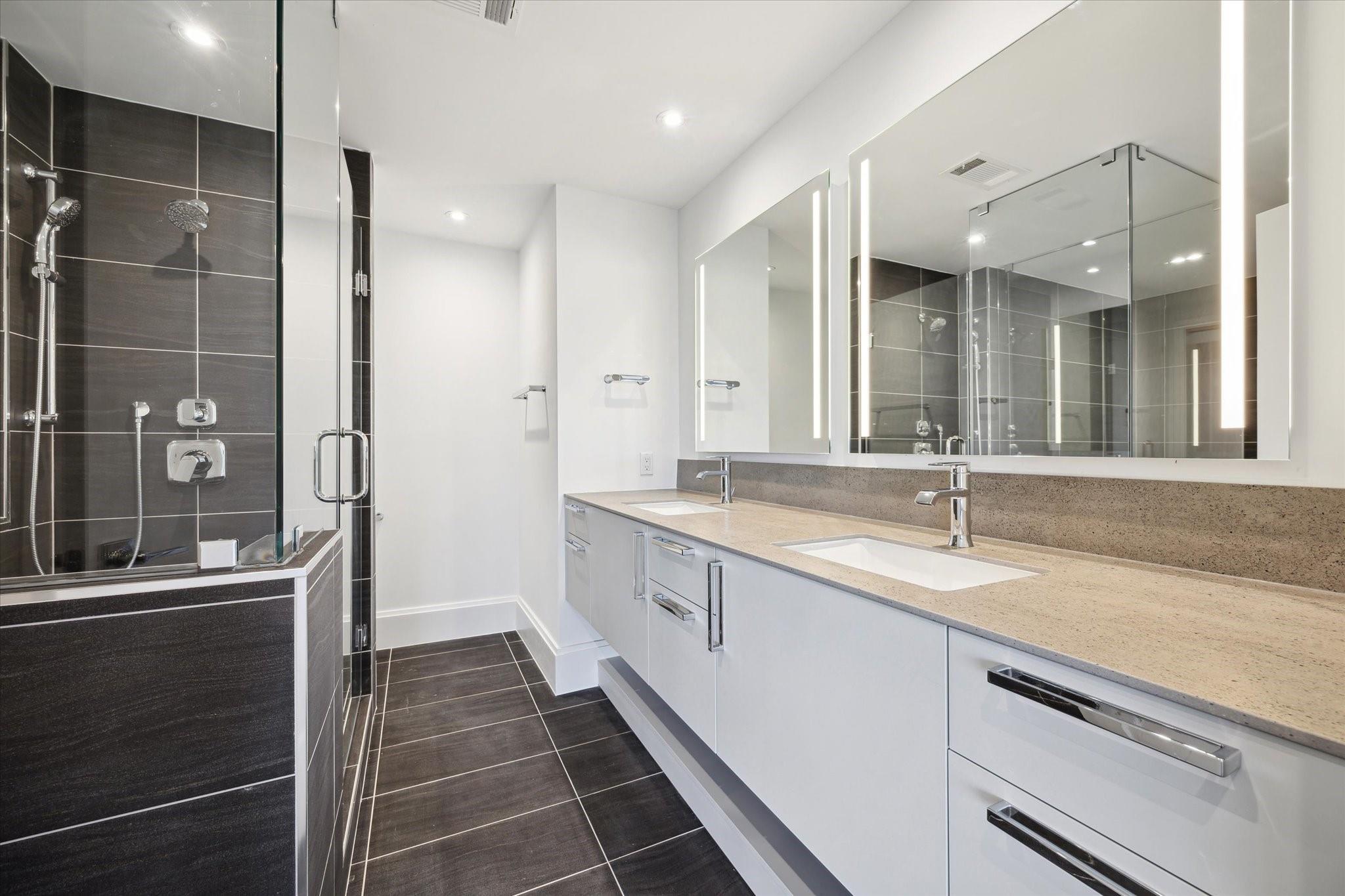 1701 Hermann Drive Drive Unit: 27CE