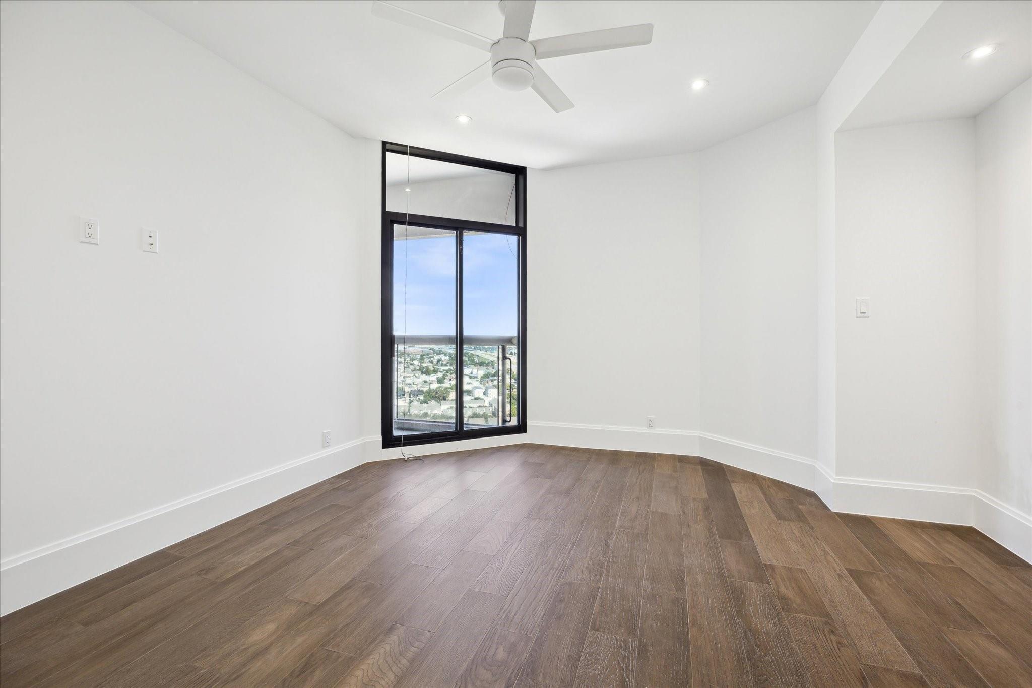 1701 Hermann Drive Drive Unit: 27CE