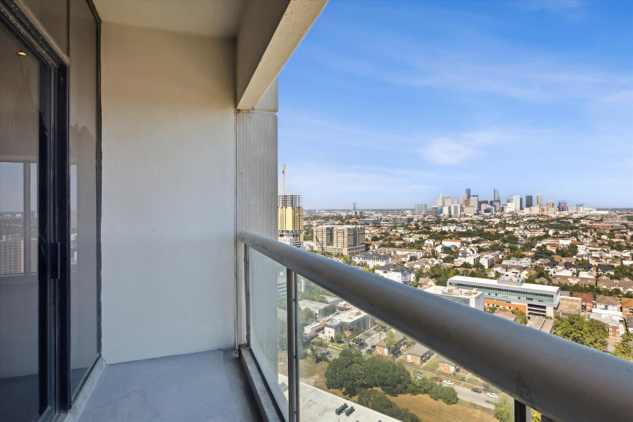 1701 Hermann Drive Drive Unit: 27CE