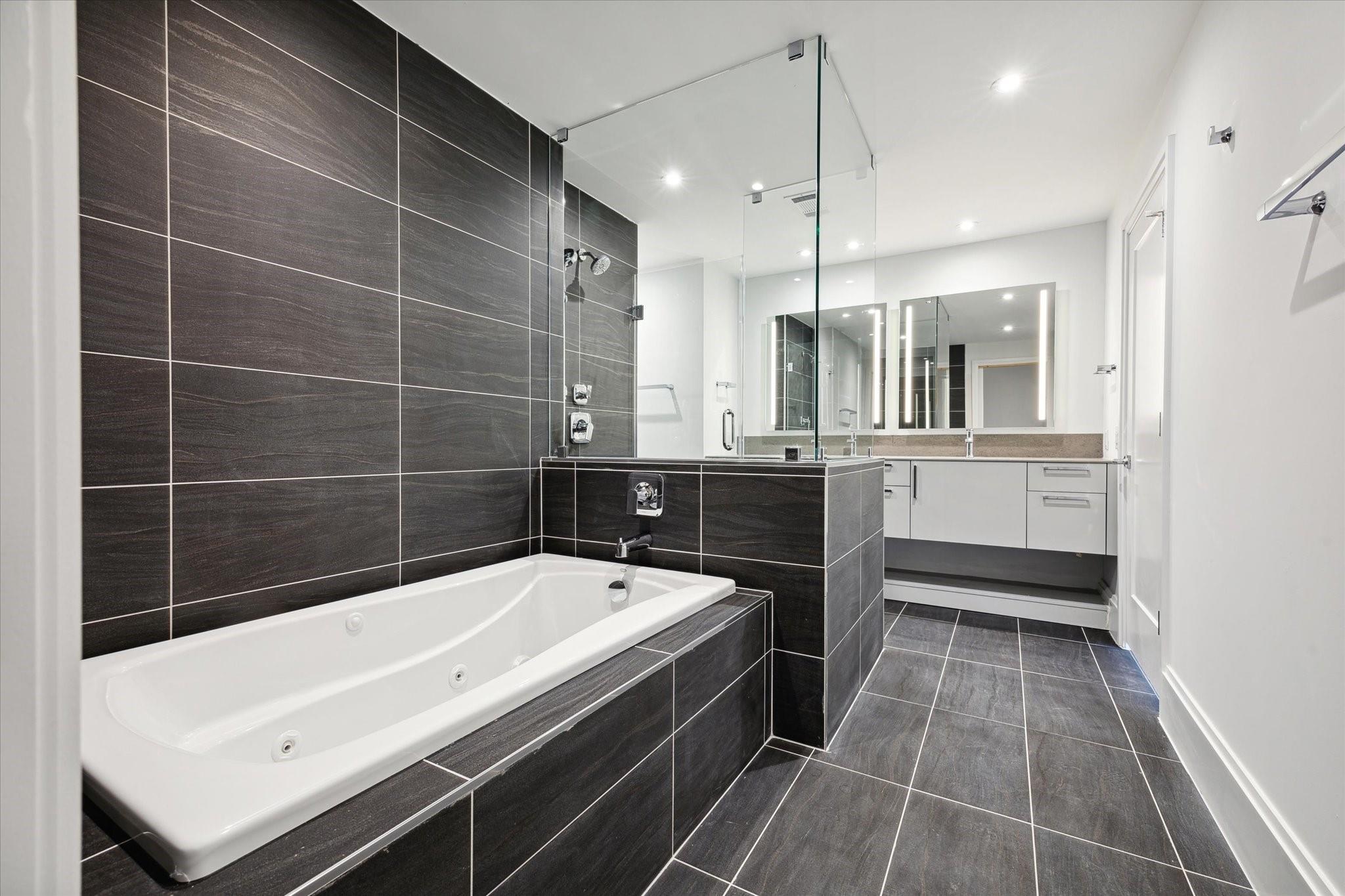 1701 Hermann Drive Drive Unit: 27CE