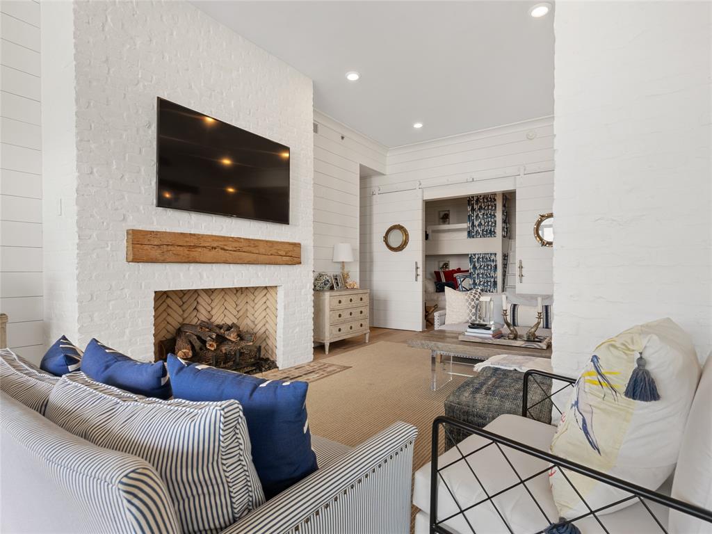 801 E Beach Drive Unit: TW2606