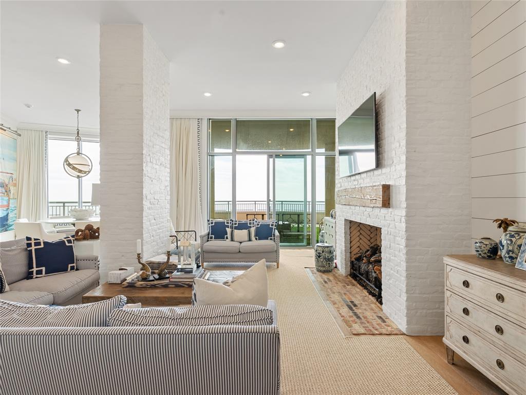 801 E Beach Drive Unit: TW2606