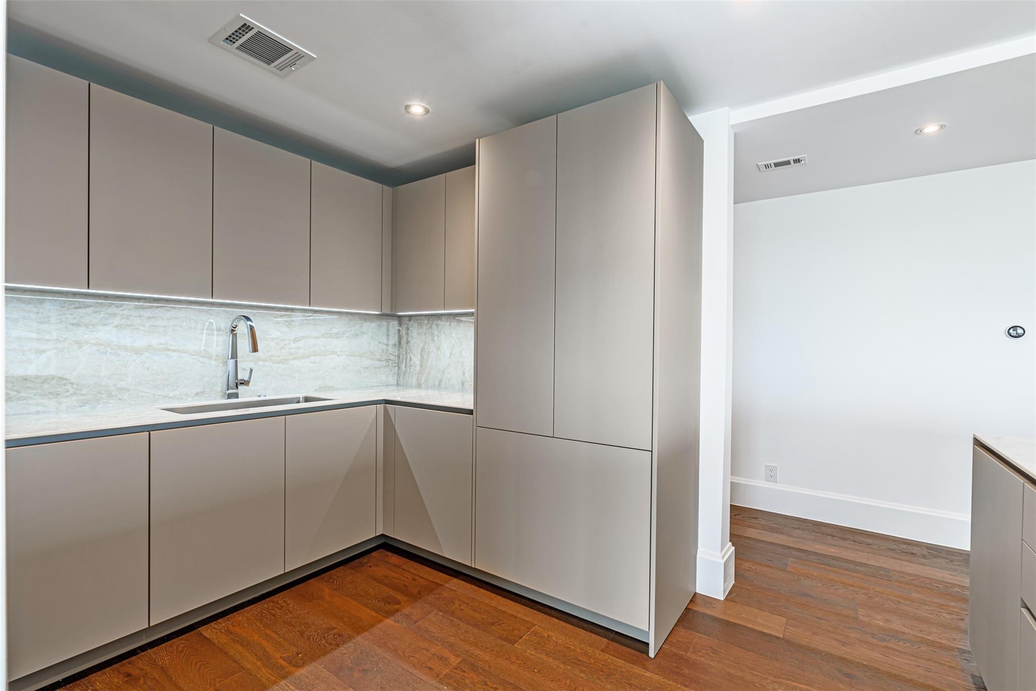 1701 Hermann Drive # 34L