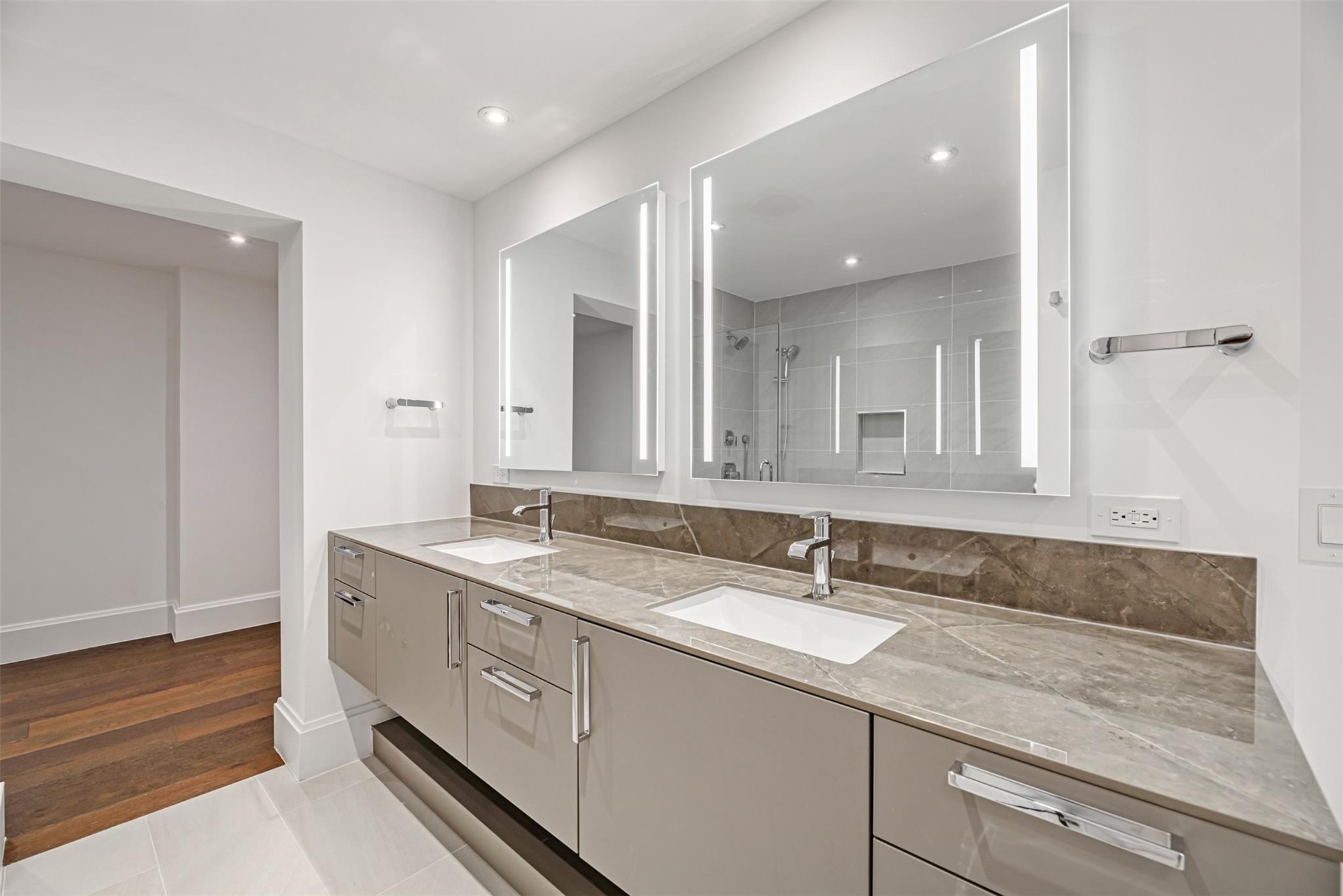 1701 Hermann Drive # 34L