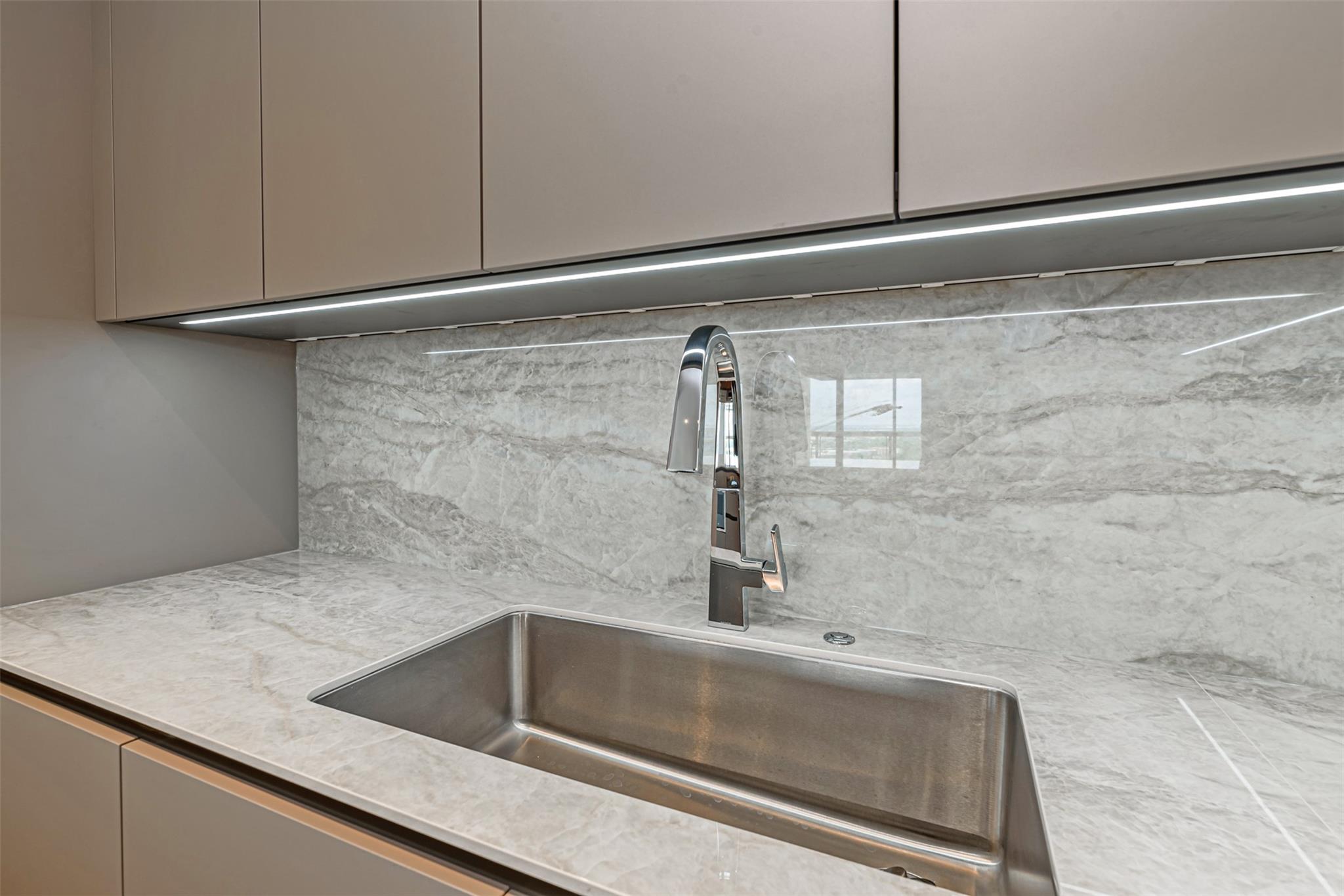 1701 Hermann Drive # 34L