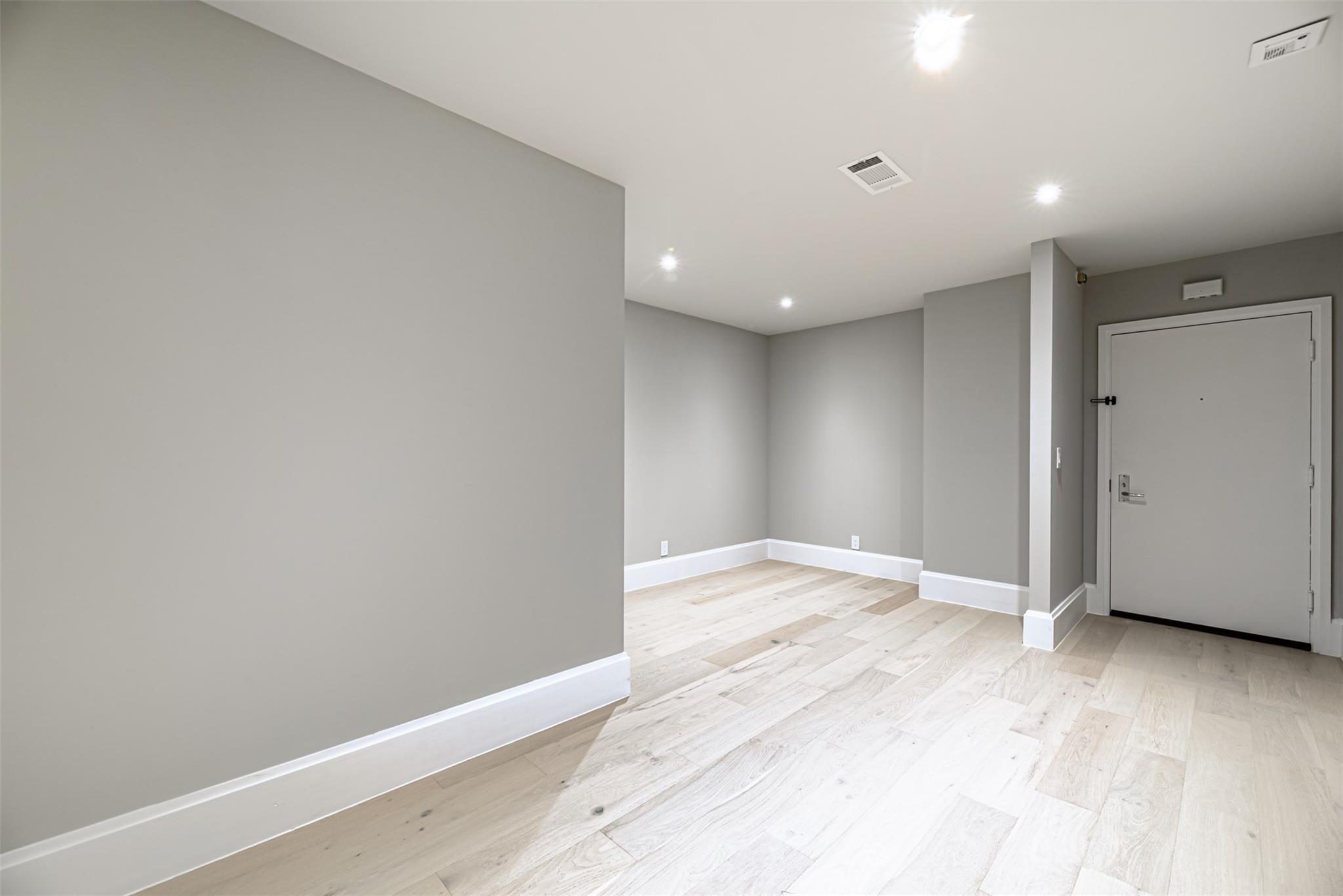 1701 Hermann Drive Unit: 26AB
