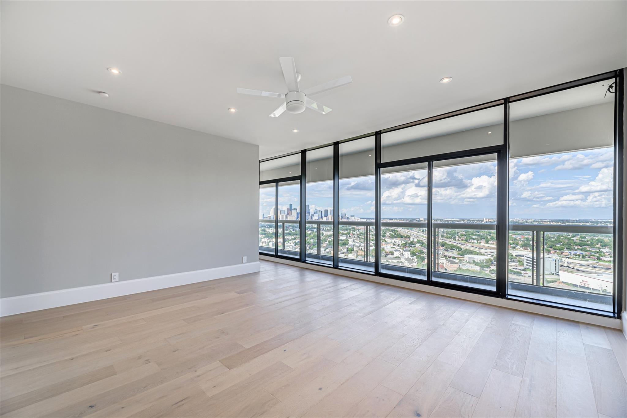 1701 Hermann Drive Unit: 26AB