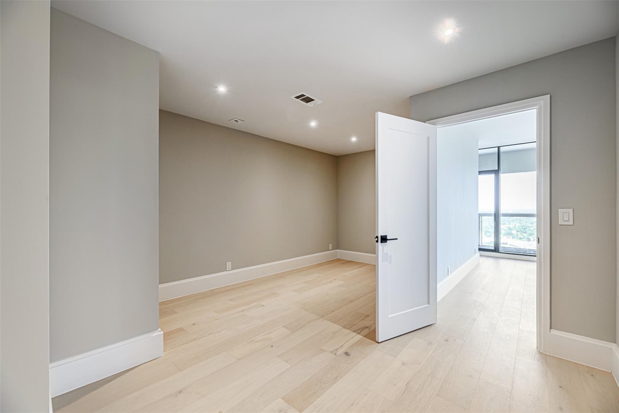1701 Hermann Drive Unit: 26AB