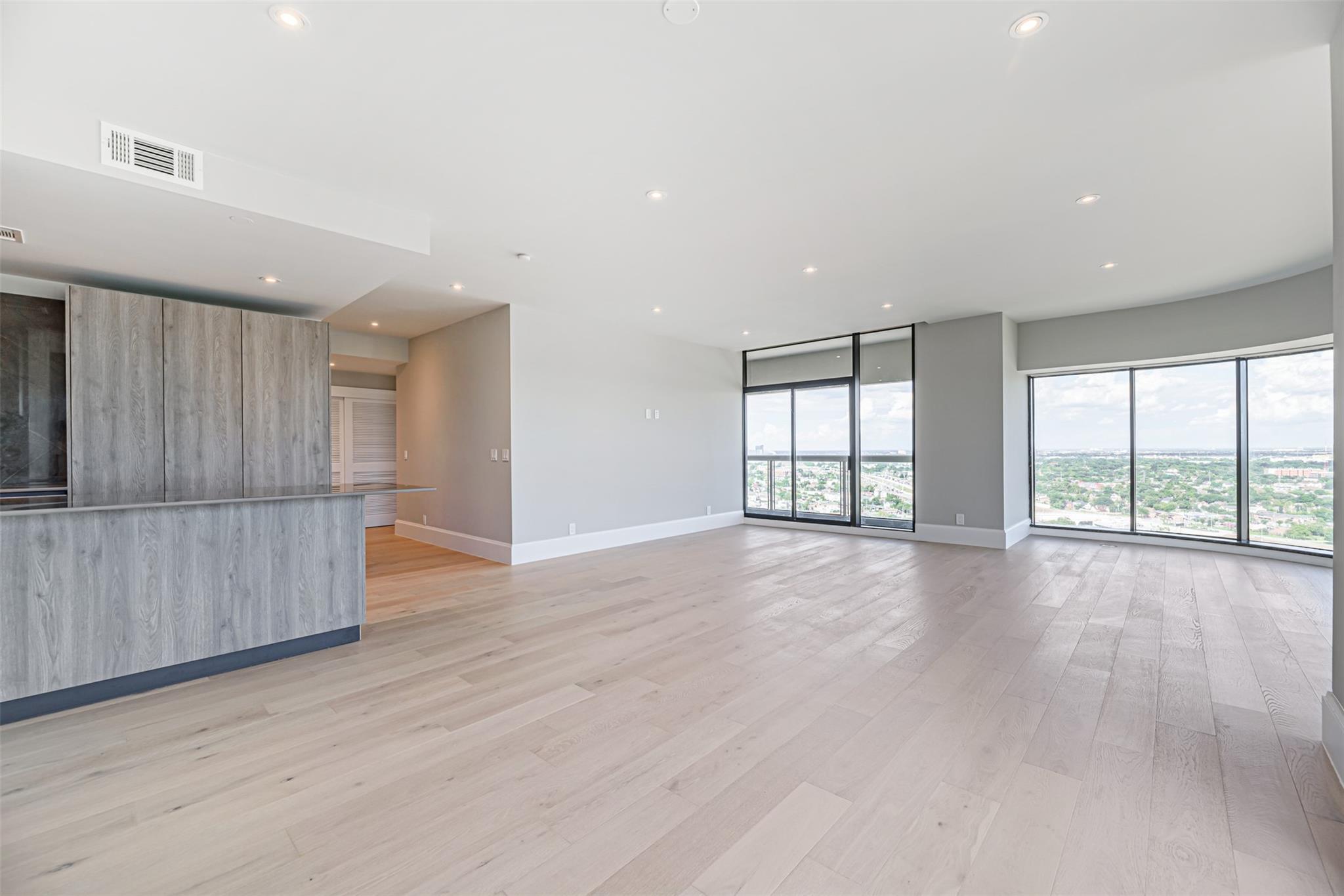 1701 Hermann Drive Unit: 26AB
