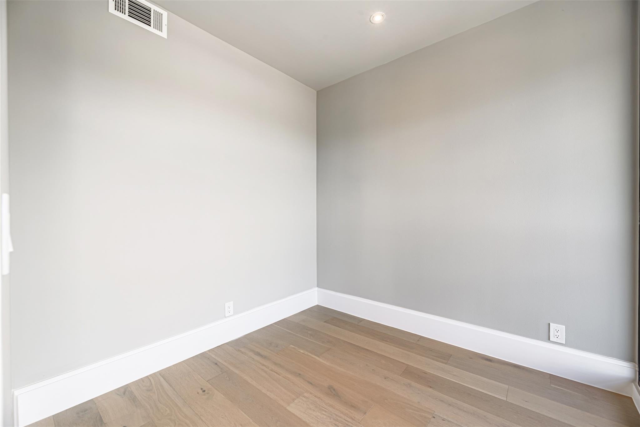 1701 Hermann Drive Unit: 26AB