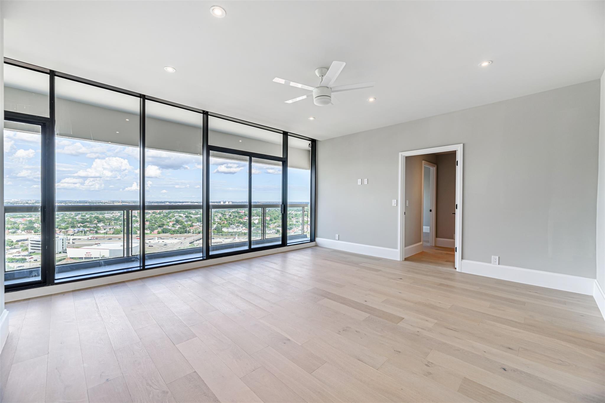 1701 Hermann Drive Unit: 26AB