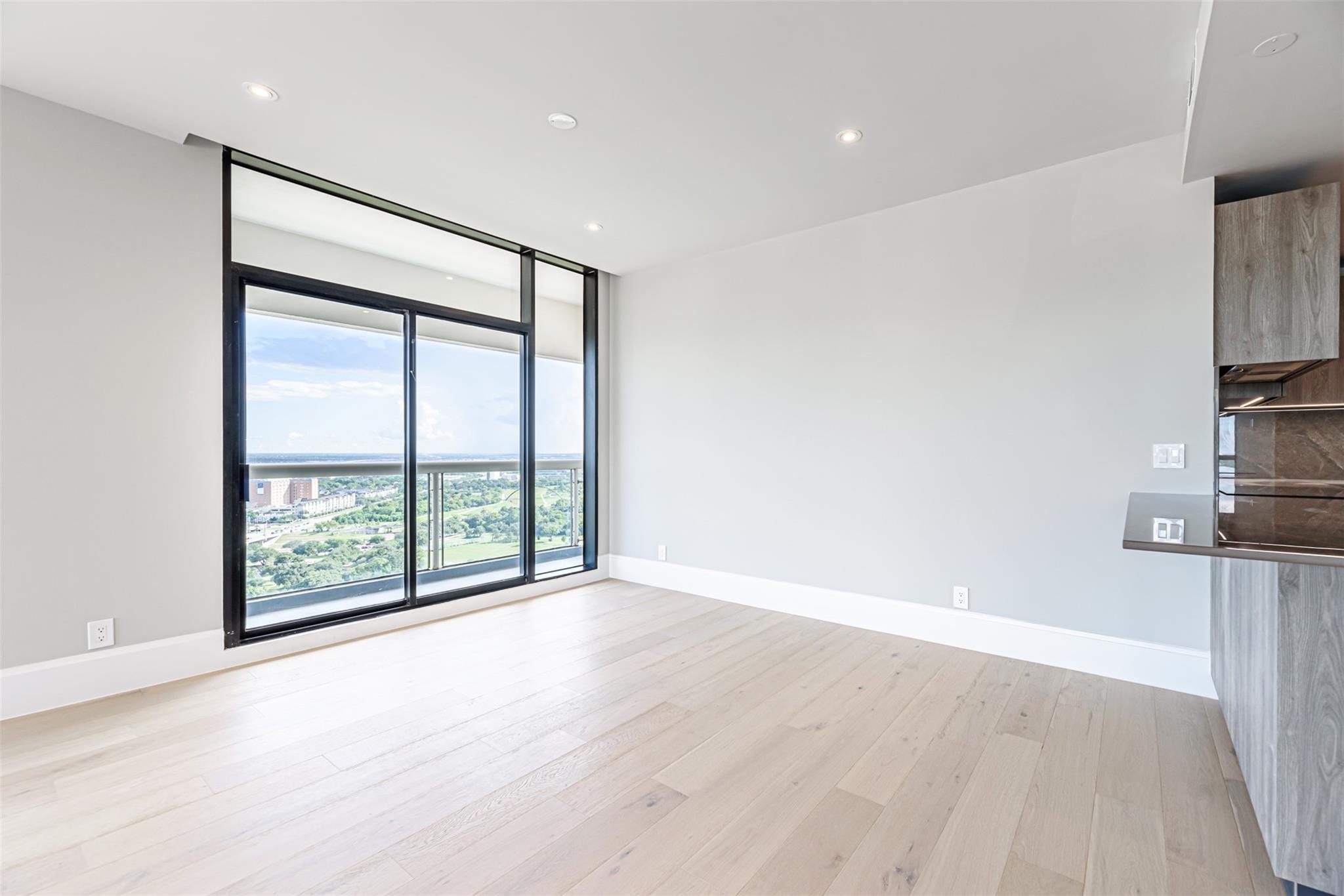 1701 Hermann Drive Unit: 26AB