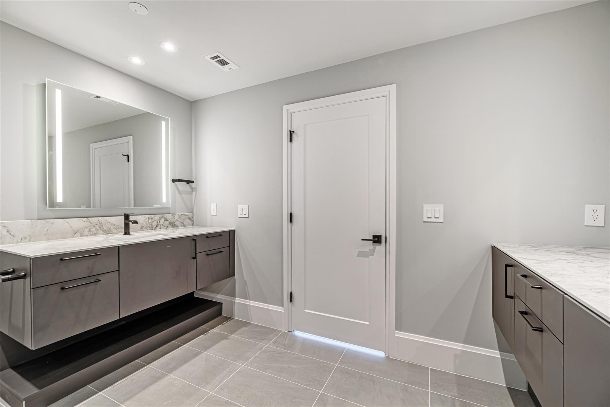 1701 Hermann Drive Unit: 26AB