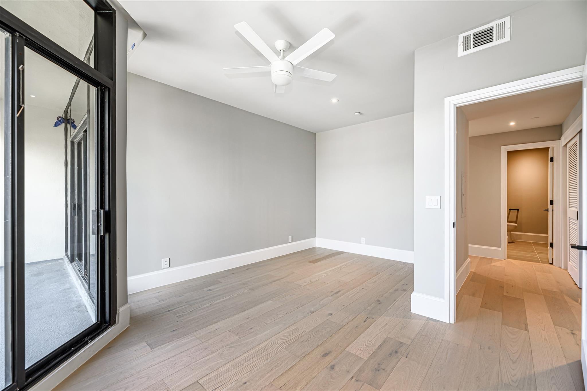 1701 Hermann Drive Unit: 26AB