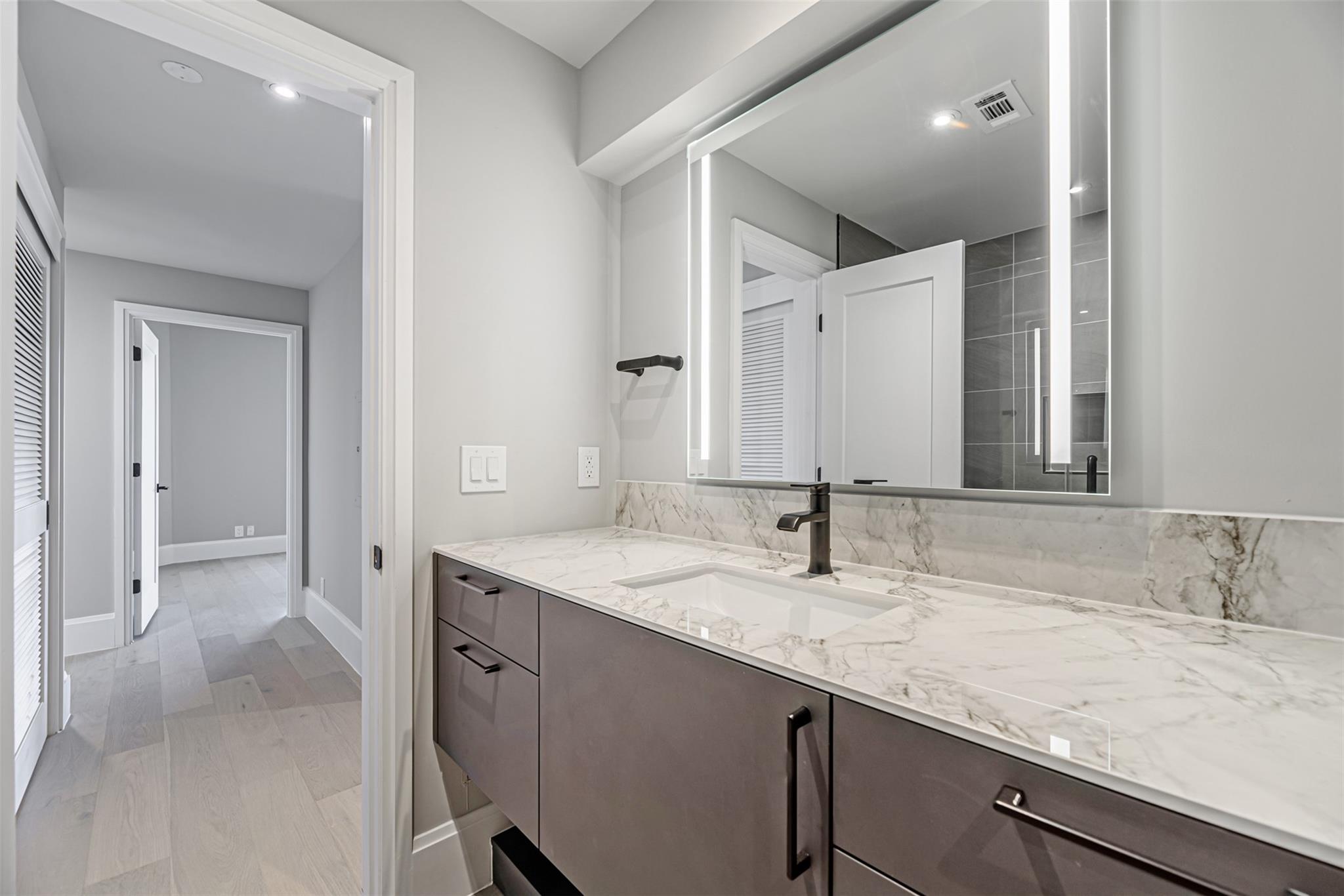 1701 Hermann Drive Unit: 26AB
