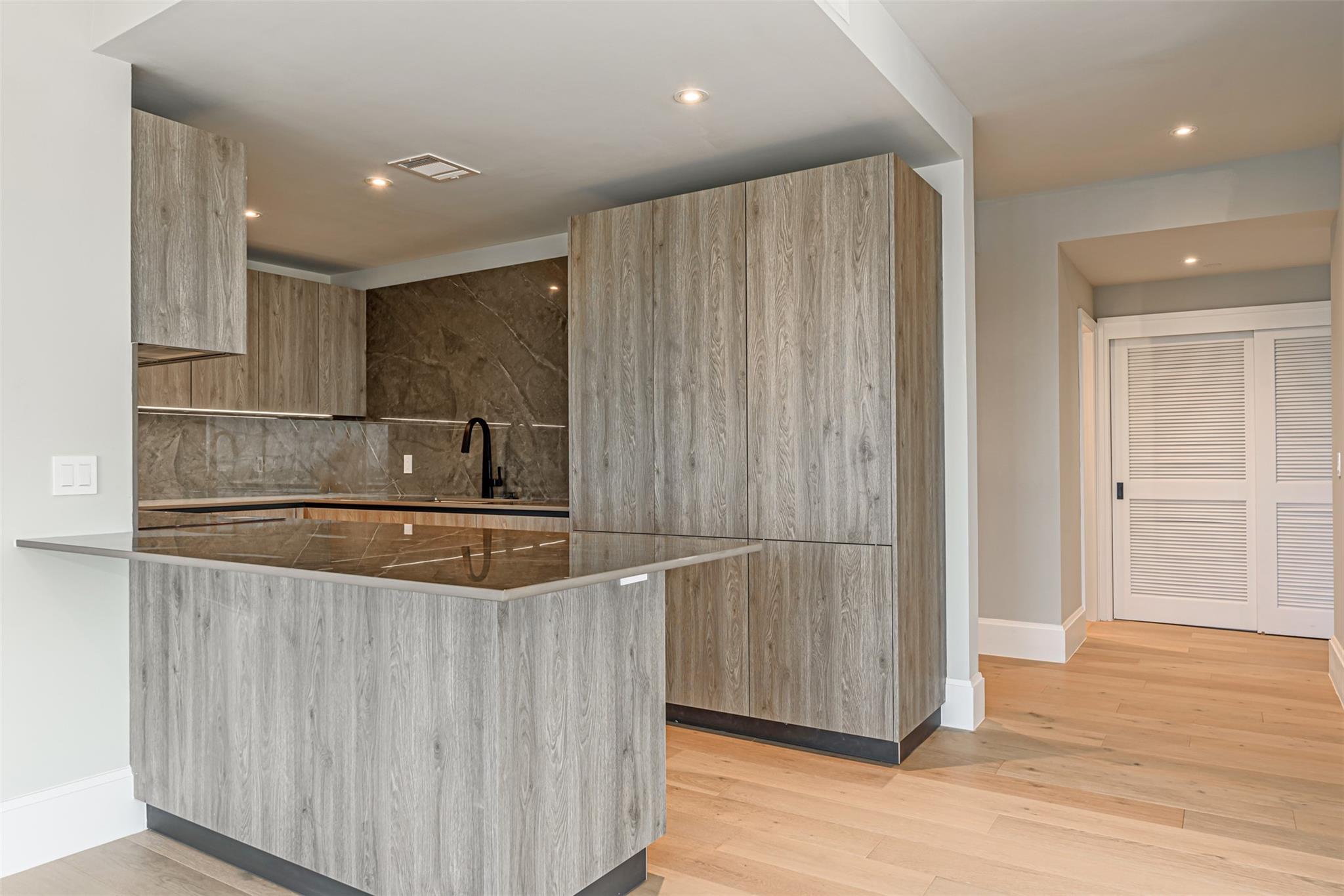 1701 Hermann Drive Unit: 26AB