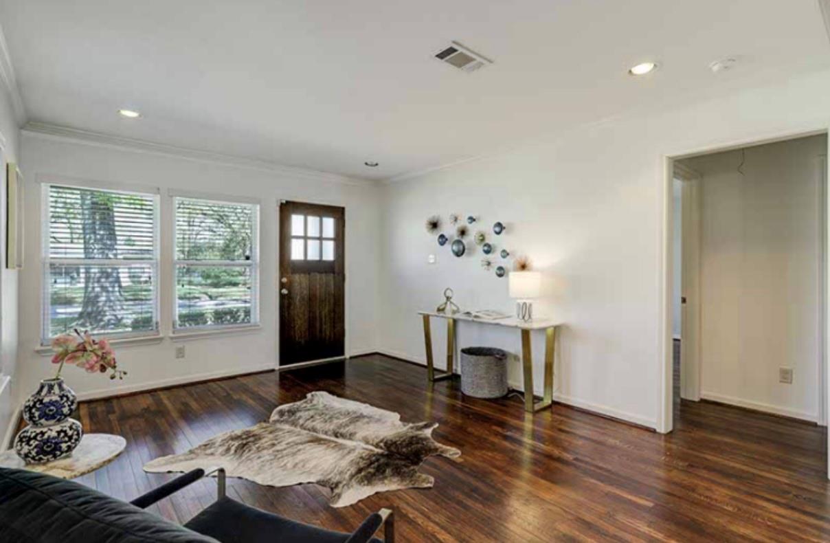 1733 Ebony Lane