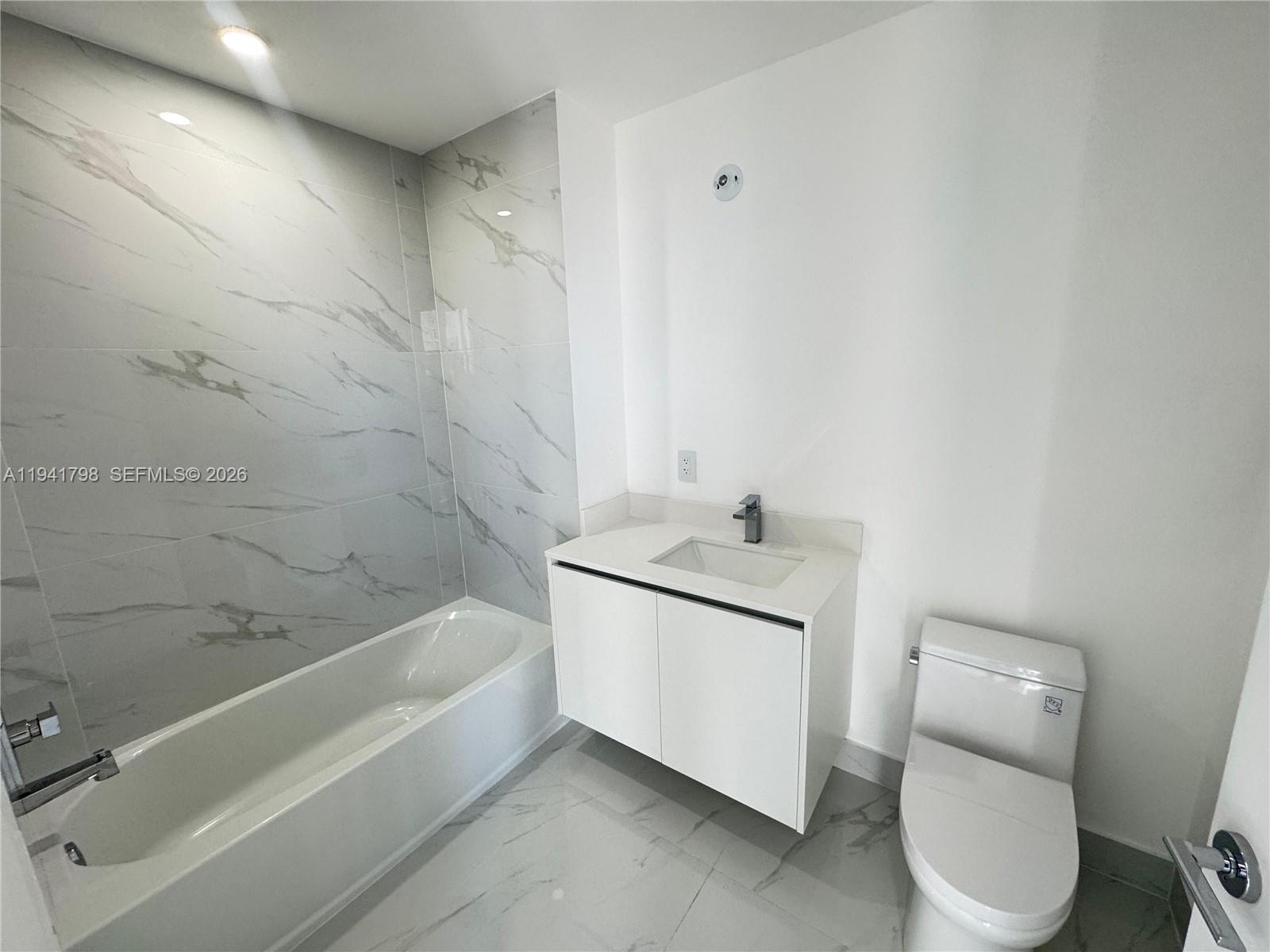 700 NE 24 # 907