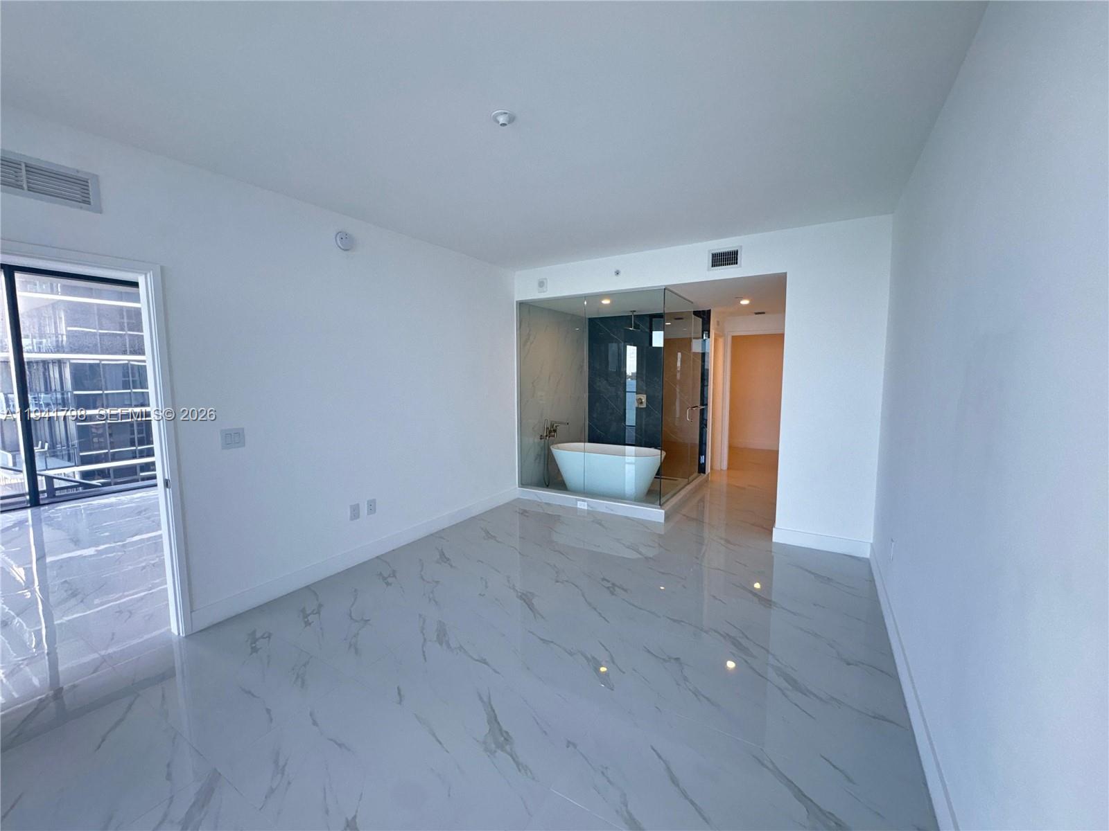 700 NE 24 # 907